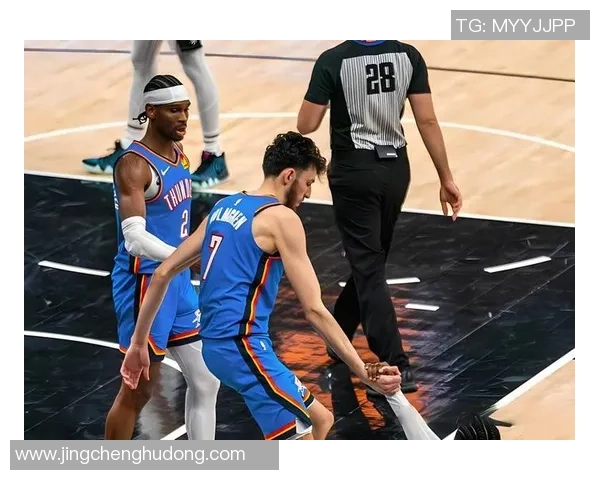 马刺与热火激战正酣央视网全程直播精彩瞬间回顾